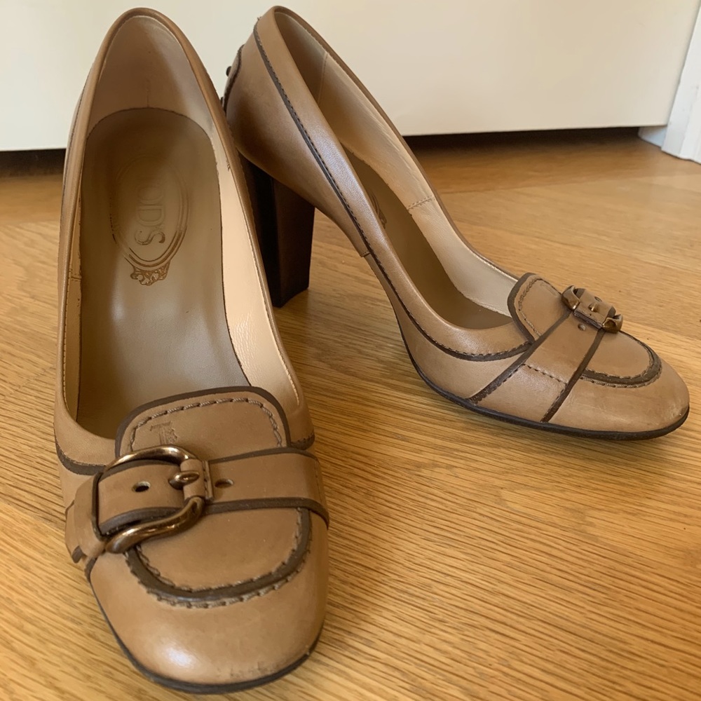 Tod’s Beige Loafer Pumps with Buckle